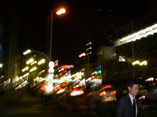 2000/12/31 年末の池袋（高速移動中ですま） あと５時間をきってきました。ミレーニアでなくて…